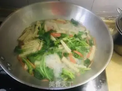 Make Noodle carrots and spinach step 3