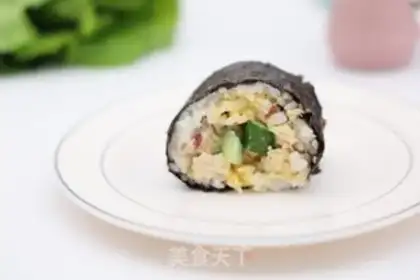 Make cucumber hand tore chicken sushi step 4
