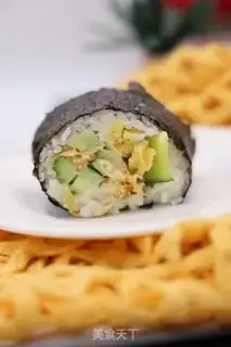 Make cucumber hand tore chicken sushi step 5