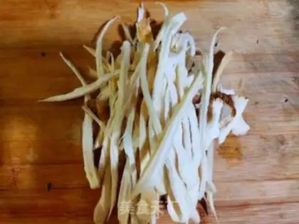 Make The cold hands tore the apricot mushrooms step 1