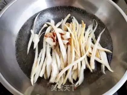Make The cold hands tore the apricot mushrooms step 2