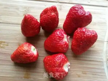 Make Strawberry shakes step 0