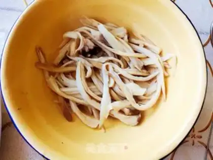 Make The cold hands tore the apricot mushrooms step 3