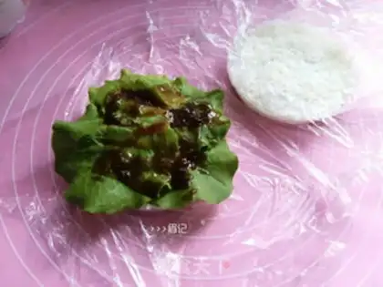 Make Take the chicken leg rice burger step 16