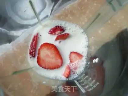 Make Strawberry shakes step 2