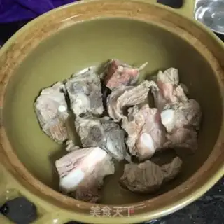 Make Corn radish, bone soup step 2