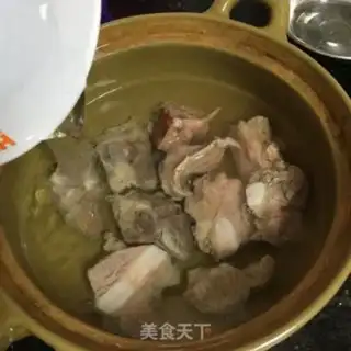 Make Corn radish, bone soup step 3