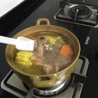Make Corn radish, bone soup step 6