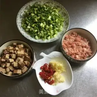 Make Meatmeat and garlic step 0