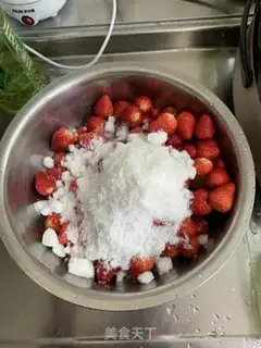 Make Frozen strawberry sauce step 2