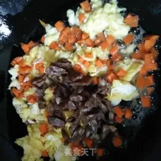 Make Weenie carrot fried rice step 4