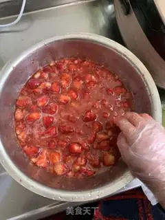 Make Frozen strawberry sauce step 3