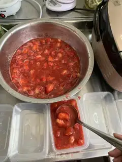 Make Frozen strawberry sauce step 5