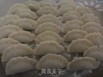 Make Sour soup and pork dumplings step 0