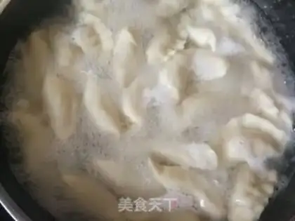 Make Sour soup and pork dumplings step 3