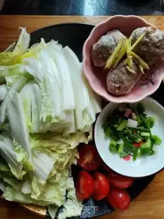 Make Cow-ball cabbage soup step 1