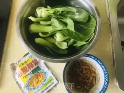 Make Sour soup and pork dumplings step 6