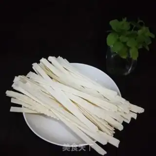 Make Onion eggs hanging step 1
