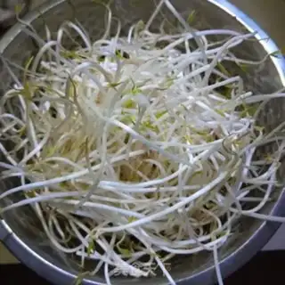 Make Onion eggs hanging step 2