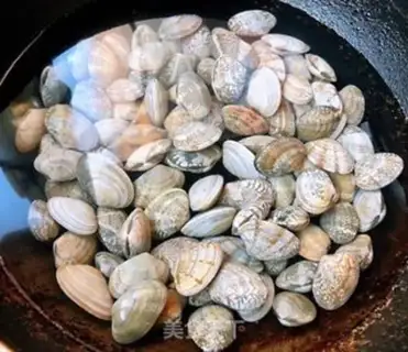 Make Garlic fan steam clams step 0