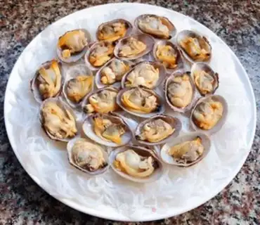 Make Garlic fan steam clams step 3