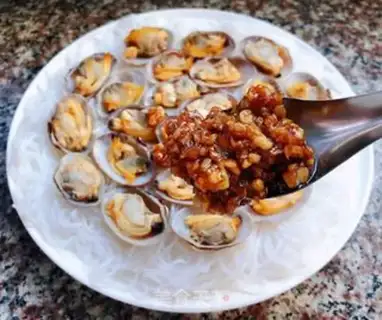 Make Garlic fan steam clams step 6