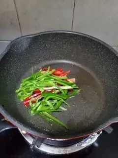 Make ♪ Purple chili fried chicken silk ♪ step 4