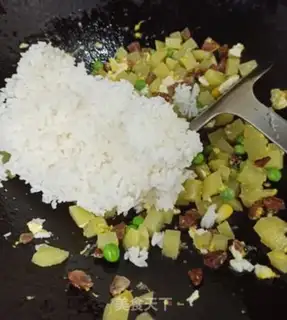 Make Potato sausage fried rice step 7