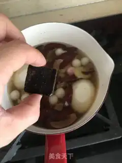 Make "Red dates, ginger sugar, little balls." step 5