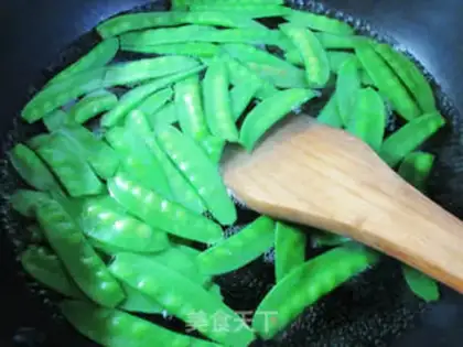 Make Bacon fried Dutch beans step 2
