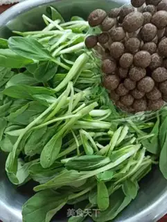 Make Crab-flavored greens step 0