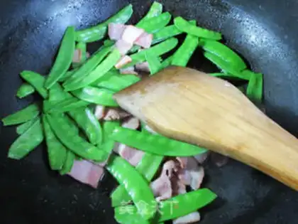 Make Bacon fried Dutch beans step 4