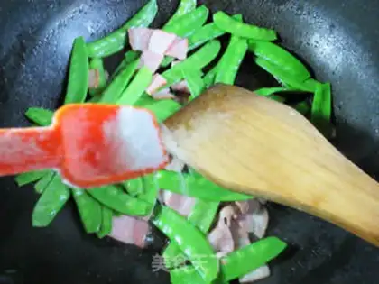 Make Bacon fried Dutch beans step 5