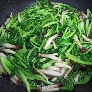 Make Crab-flavored greens step 3