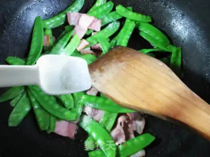 Make Bacon fried Dutch beans step 6