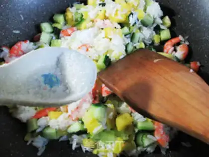Make Sweet shrimp pineapple fried rice step 5