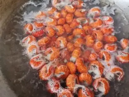 Make Spicy little lobster tail step 1