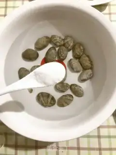 Make Flowers and melon soup step 1