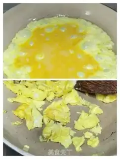 Make Garlic pepper fried goose eggs step 4
