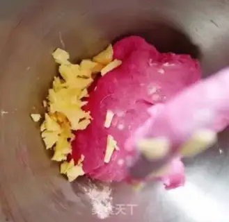 Make Flamingo butter bread step 4