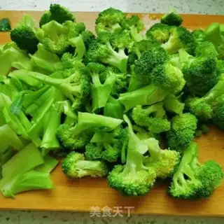 Make Garlic broccoli step 1