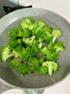 Make The broccoli with the white mushrooms step 0