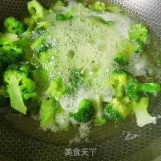 Make Garlic broccoli step 3