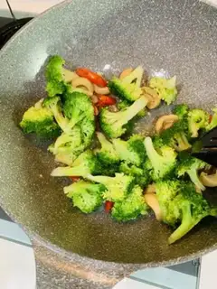 Make The broccoli with the white mushrooms step 3