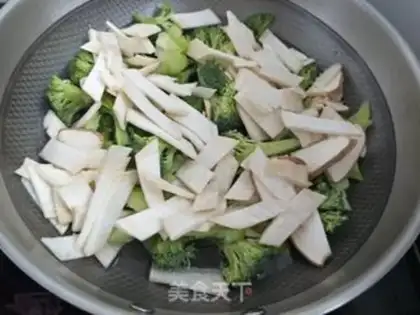 Make Garlic almonds, mushrooms, orchids step 3