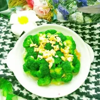 Make Garlic broccoli step 10