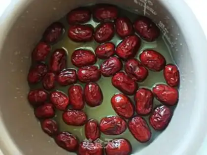 Make Red dates, yellow rice cake step 4