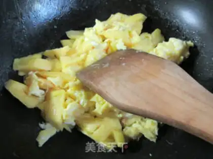 Make Pineapple fried eggs step 5