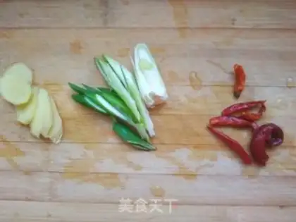 Make Four seasons of bean roasted ribs step 0