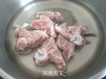 Make Four seasons of bean roasted ribs step 2